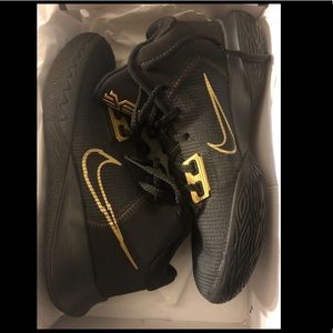 Mens Nike Kyrie Flytrap IV